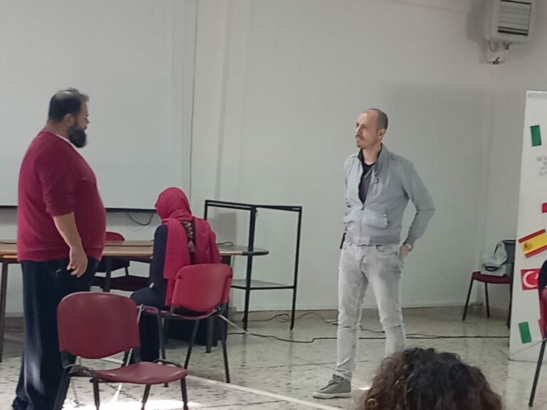 “In catene”, il teatro a scuola per parlare di bullismo e cyberbullismo
