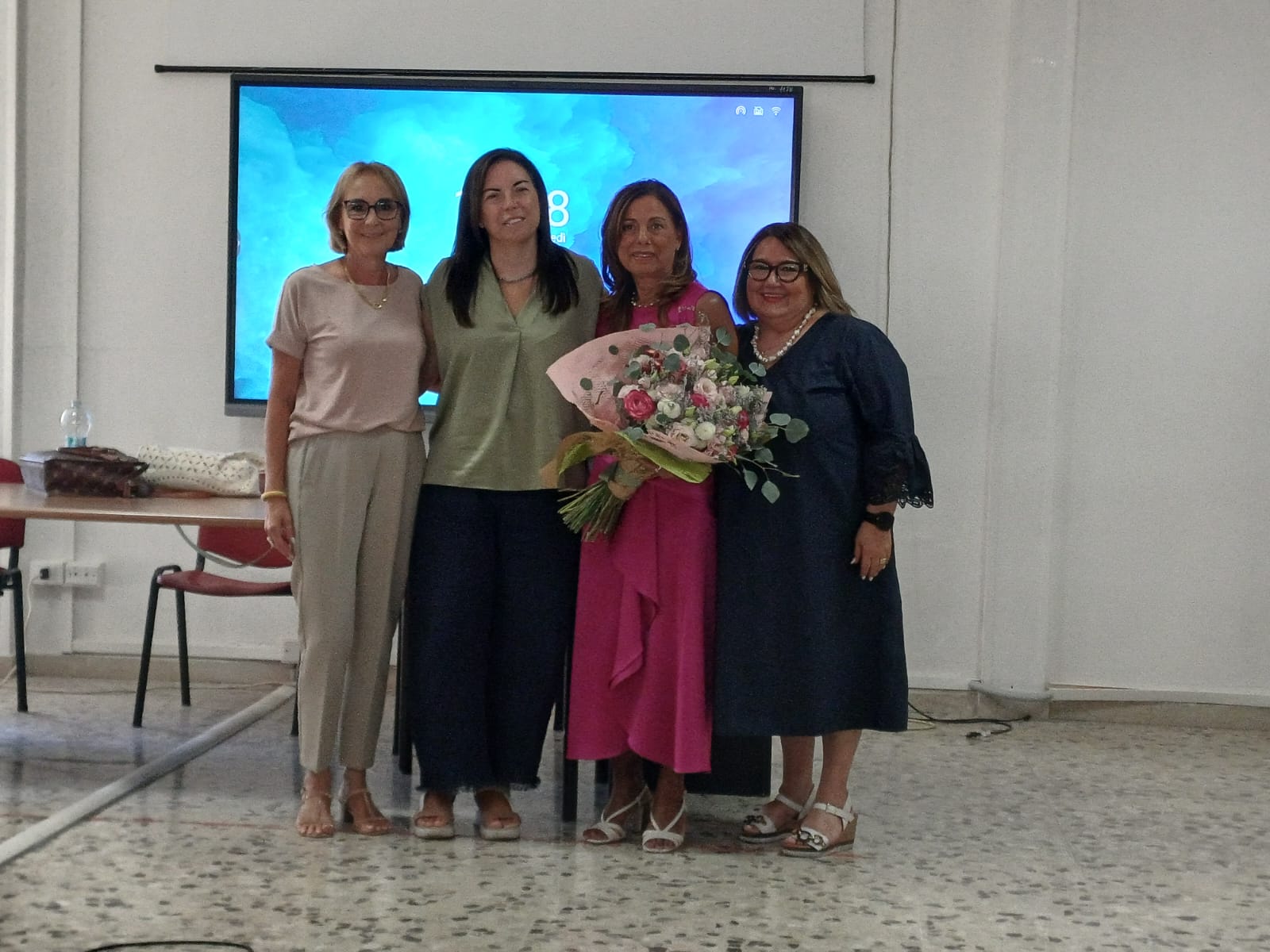 UNDICI ANNI DI CRESCITA E ISPIRAZIONE. IL SALUTO ALLA DIRIGENTE LUCIA PORTOLANO DAL SUO CORPO DOCENTE