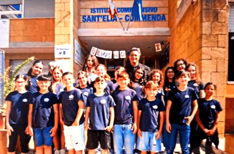 Saluti classi quinte A e B - Scuola Primaria Mantegna 8