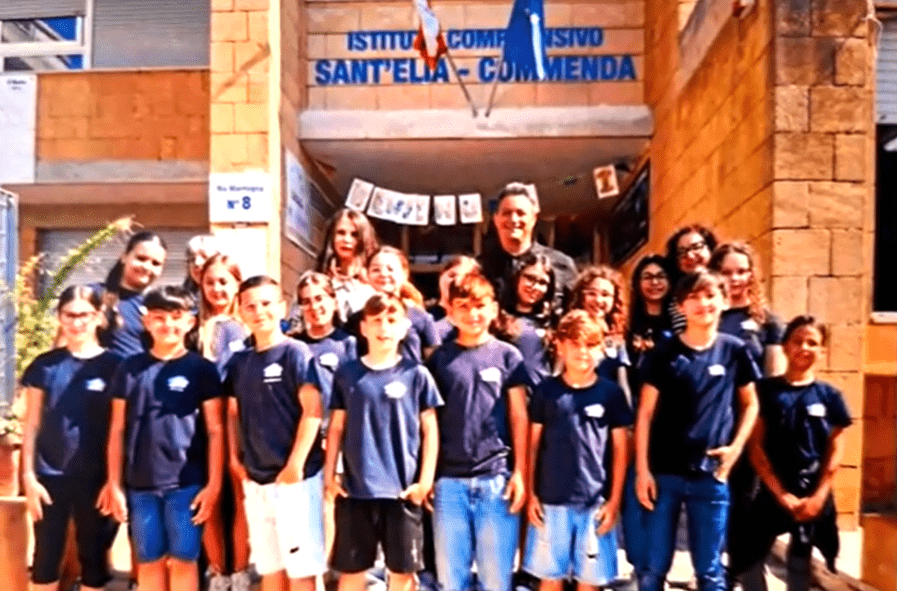 Saluti classi quinte A e B - Scuola Primaria Mantegna 8